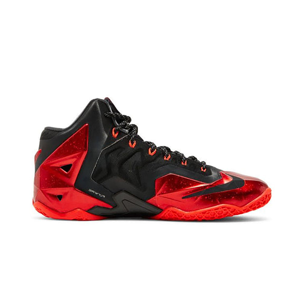 NikeLeBron11Away_SideKicks_3.jpg
